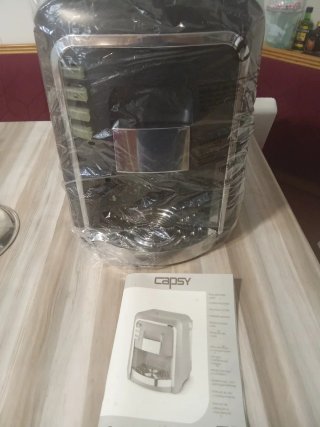 Cafetera de cápsulas negra