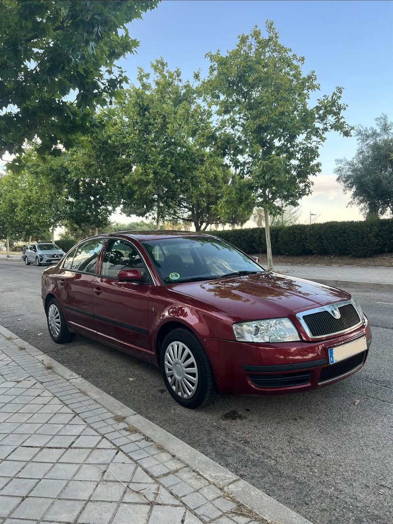Skoda Superb 2.0 tdi - foto 1
