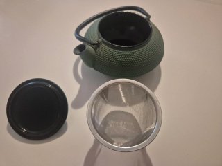 Tetera de hierro fundido de estilo japonès.
