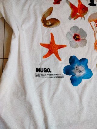 Camiseta MUGO Department