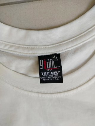 Camiseta MUGO Department