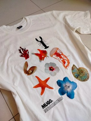Camiseta MUGO Department