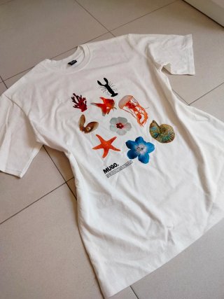 Camiseta MUGO Department