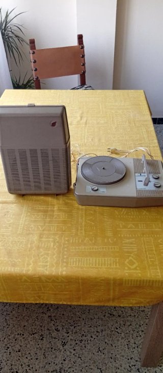 Tocadiscos Portátil marca Círculo Internacional