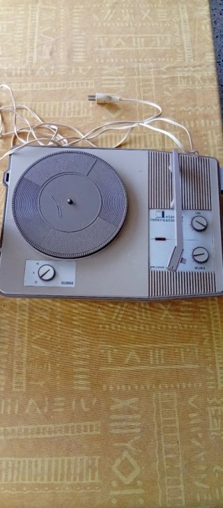 Tocadiscos Portátil marca Círculo Internacional