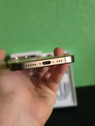 iPhone 16 Pro 256GB Desierto Titanio