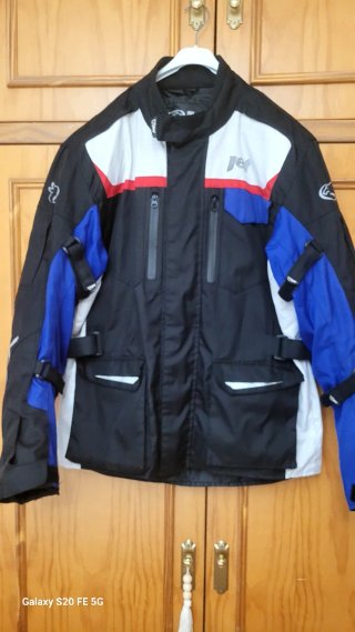 Chaqueta de moto JET negra y azul