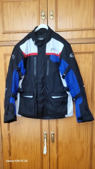 Chaqueta de moto JET negra y azul