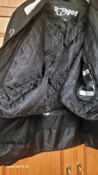 Chaqueta de moto JET negra y azul