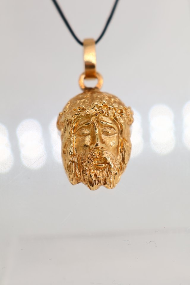 J-0885 Colgante busto de Cristo, oro 18K