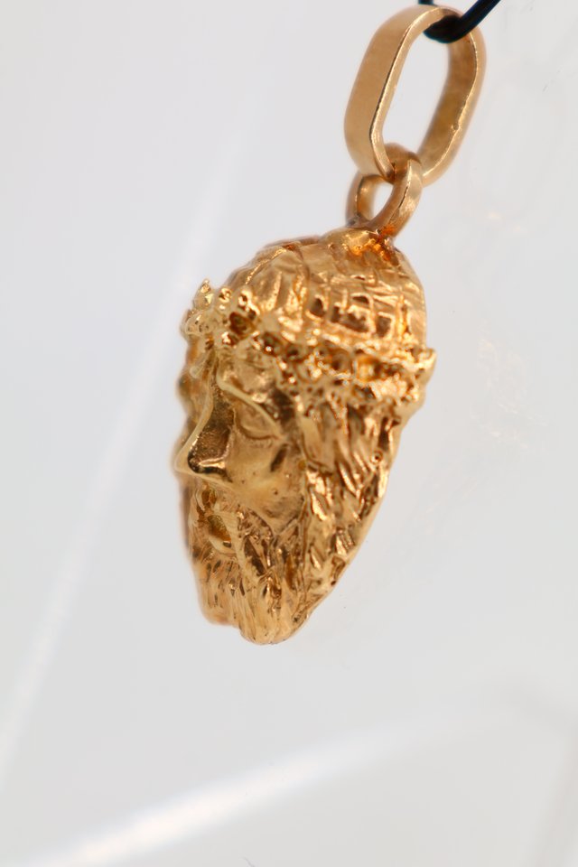 J-0885 Colgante busto de Cristo, oro 18K