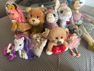 Muñeca y peluche unicornio lote