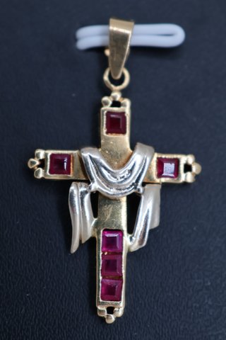 J-0888 Cruz 18K Oro con Piedras Rojas