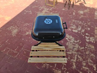 Barbacoa Negra con Ruedas y Mesas