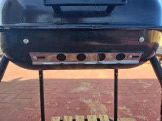 Barbacoa Negra con Ruedas y Mesas