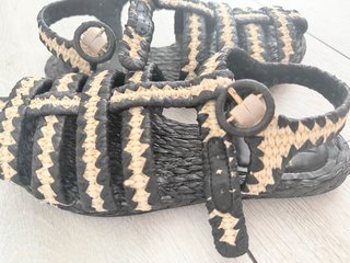 Sandalias H&M tejidas beige y negras T.36