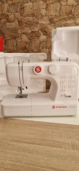 Máquina de coser Singer SM024 seminueva