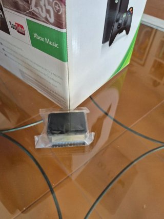 Lote Xbox 360 250GB + 3 Mandos + 8 juegos