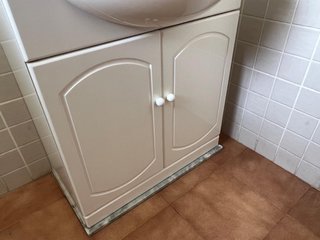 Mueble de baño con lavabo y mármol