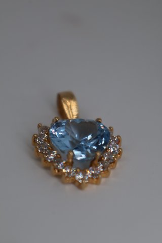 J-0889 Colgante corazón oro 18K