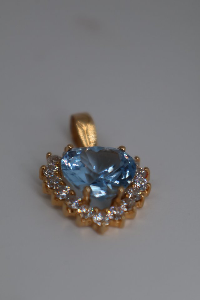 J-0889 Colgante corazón oro 18K