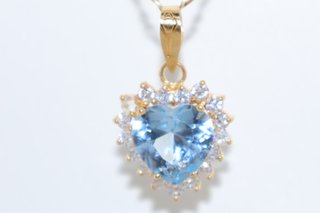 J-0889 Colgante corazón oro 18K