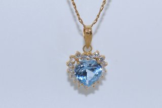 J-0889 Colgante corazón oro 18K