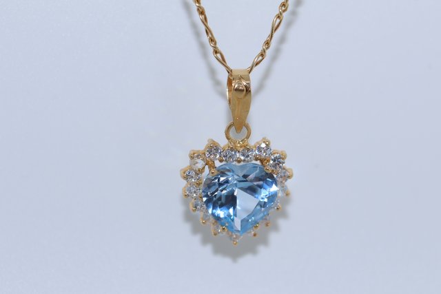 J-0889 Colgante corazón oro 18K