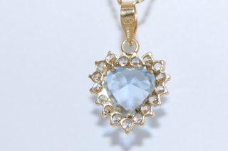 J-0889 Colgante corazón oro 18K