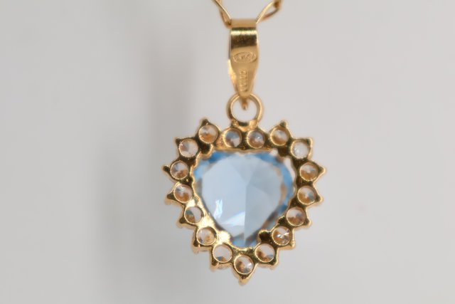 J-0889 Colgante corazón oro 18K