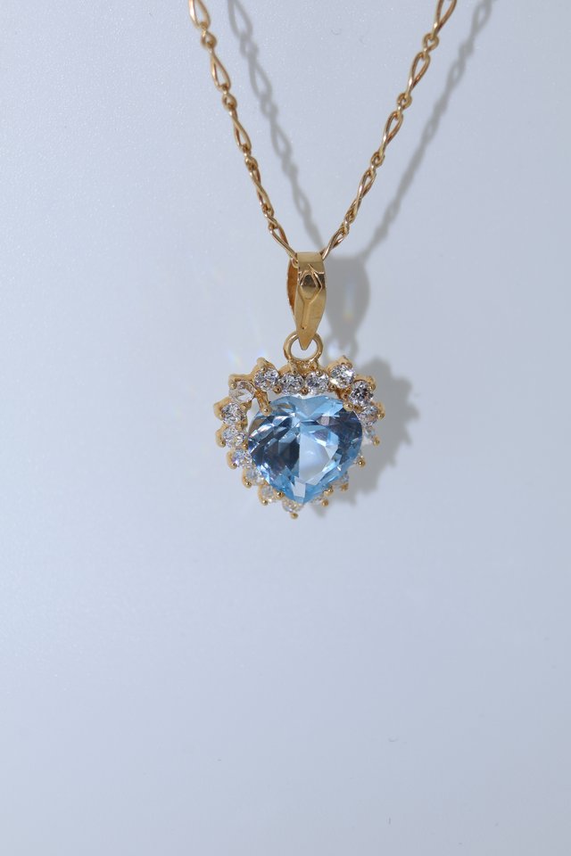 J-0889 Colgante corazón oro 18K