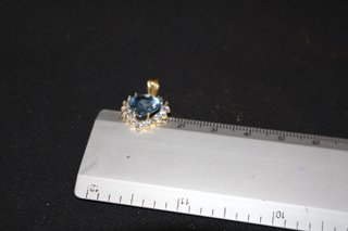 J-0889 Colgante corazón oro 18K