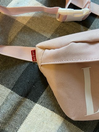 Riñonera Levi's rosa