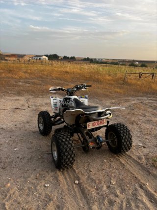 Quad Yamaha YFZ 450 Motocross.