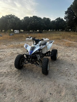 Quad Yamaha YFZ 450 Motocross.