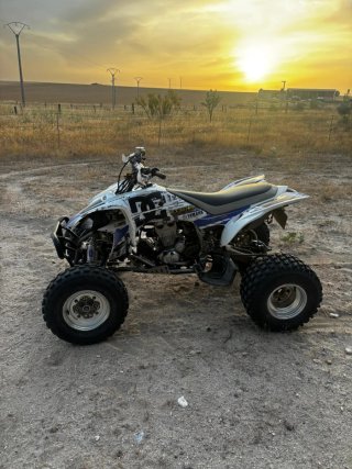 Quad Yamaha YFZ 450 Motocross.