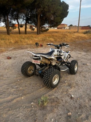 Quad Yamaha YFZ 450 Motocross.