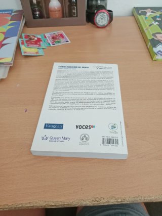 Libro cuentos alrededor del mundo bilingüe