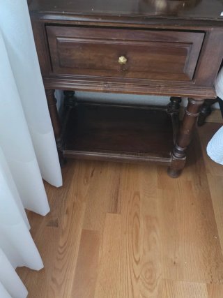 Conjunto dormitorio madera con cabezal, mesitas...