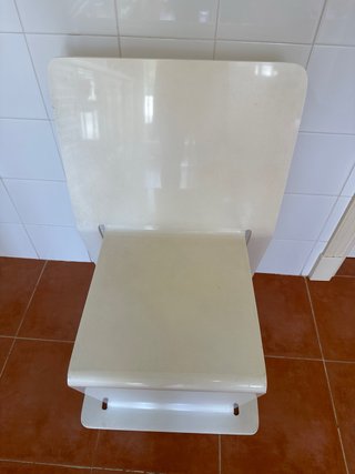 Silla blanca de plástico pilipropileno