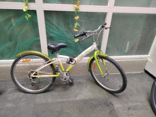 Bicicleta niña verde y blanca