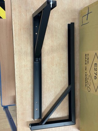 Escuadras metálicas negras 40 cmts