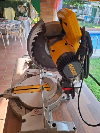 Ingletadora Dewalt maquina cortar