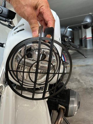 Rejilla Faro BMW R Nine T