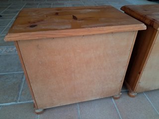Mesita de noche madera provenzal