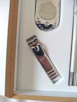 -Kit para regalo: boligrafo+llavero+cortauñas