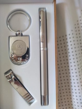 -Kit para regalo: boligrafo+llavero+cortauñas