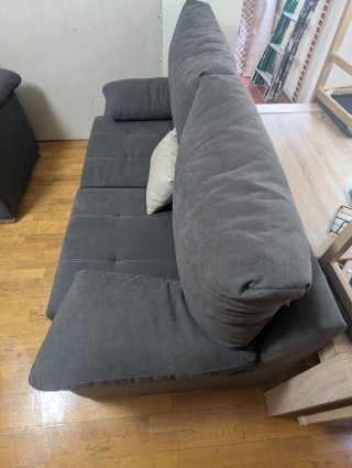 Sofá de tela gris