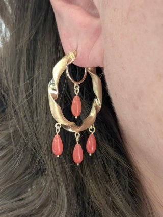 Pendientes Aro Oro 18k con Coral Rojo