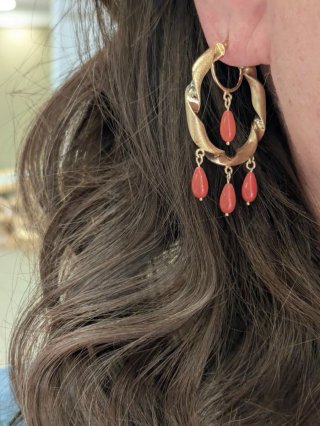 Pendientes Aro Oro 18k con Coral Rojo